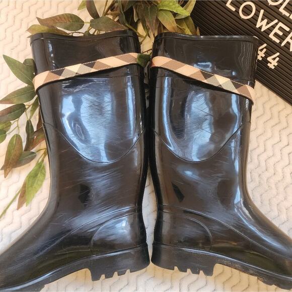 BURBERRY RUBBER NOVA CHECK ROSCOT BELTED RAIN BOOT SIZE 40 (US 9.5) - Picture 10 of 11